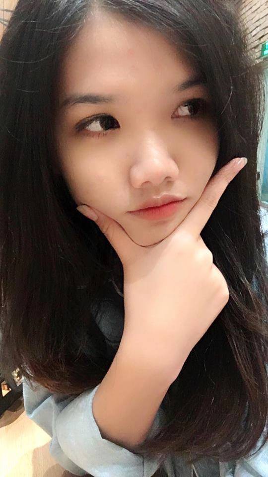 Cô gái bất ngờ nổi tiếng trên MXH vì diện đồ hở quá táo bạo khi đi quẩy nhạc hội có Martin Garrix Cô gái bất ngờ nổi tiếng trên MXH vì diện đồ hở quá táo bạo khi đi quẩy nhạc hội có Martin Garrix